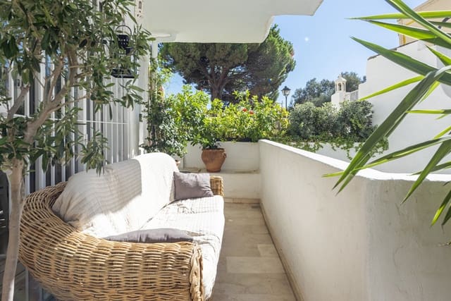 Apartamento de 2 habitaciones en Río Real, Marbella en venta con piscina - 445.000 € (Ref: 9972699)
