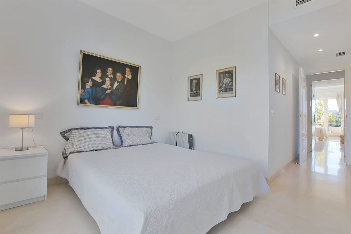 3 sypialnia Apartament na sprzedaż w Los Arqueros z basenem garażem - 440 000 € (Ref: 9972703)