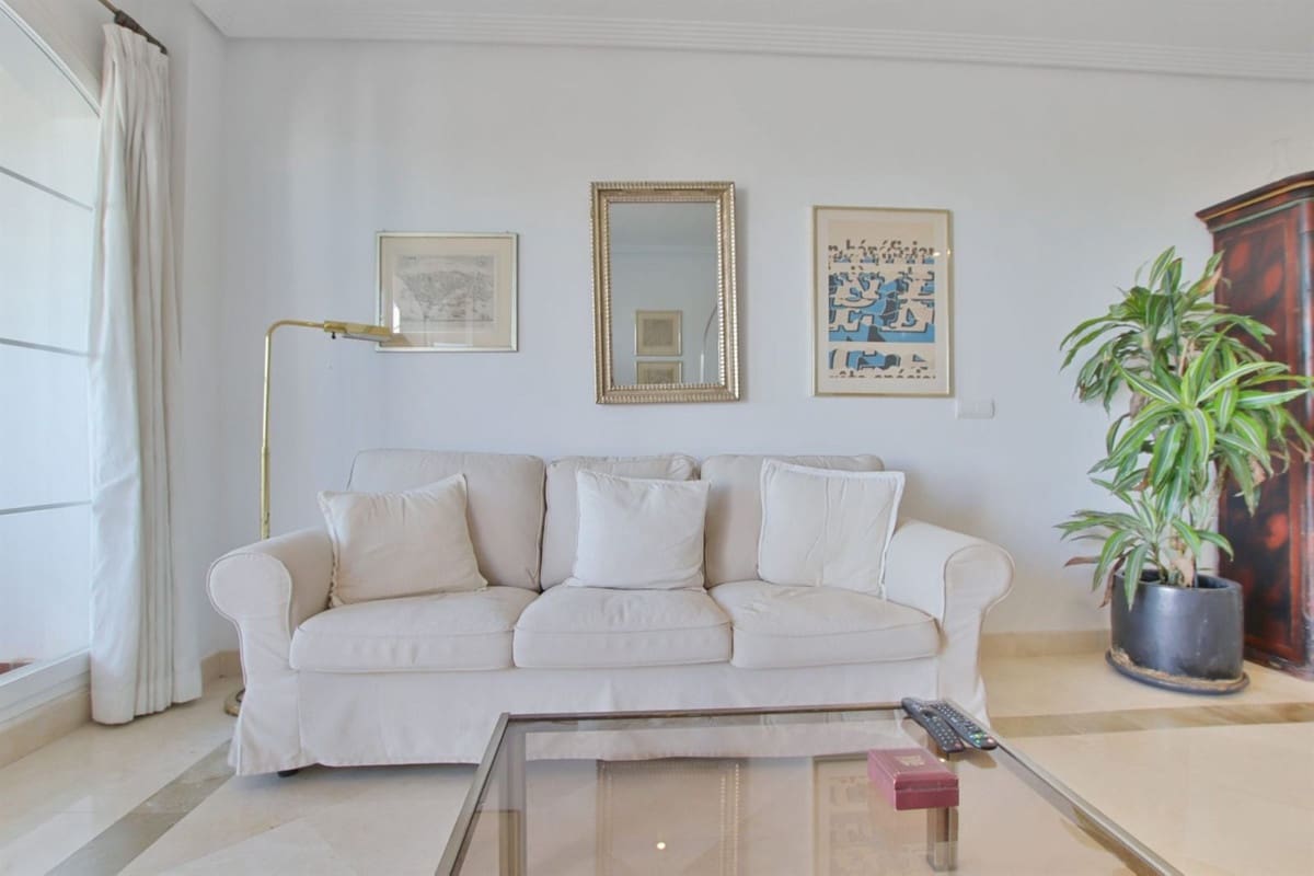 3 sypialnia Apartament na sprzedaż w Los Arqueros z basenem garażem - 440 000 € (Ref: 9972703)