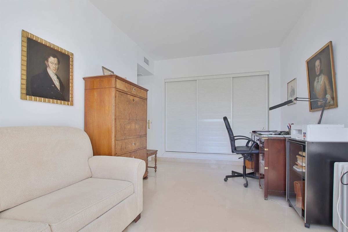 3 sypialnia Apartament na sprzedaż w Los Arqueros z basenem garażem - 440 000 € (Ref: 9972703)