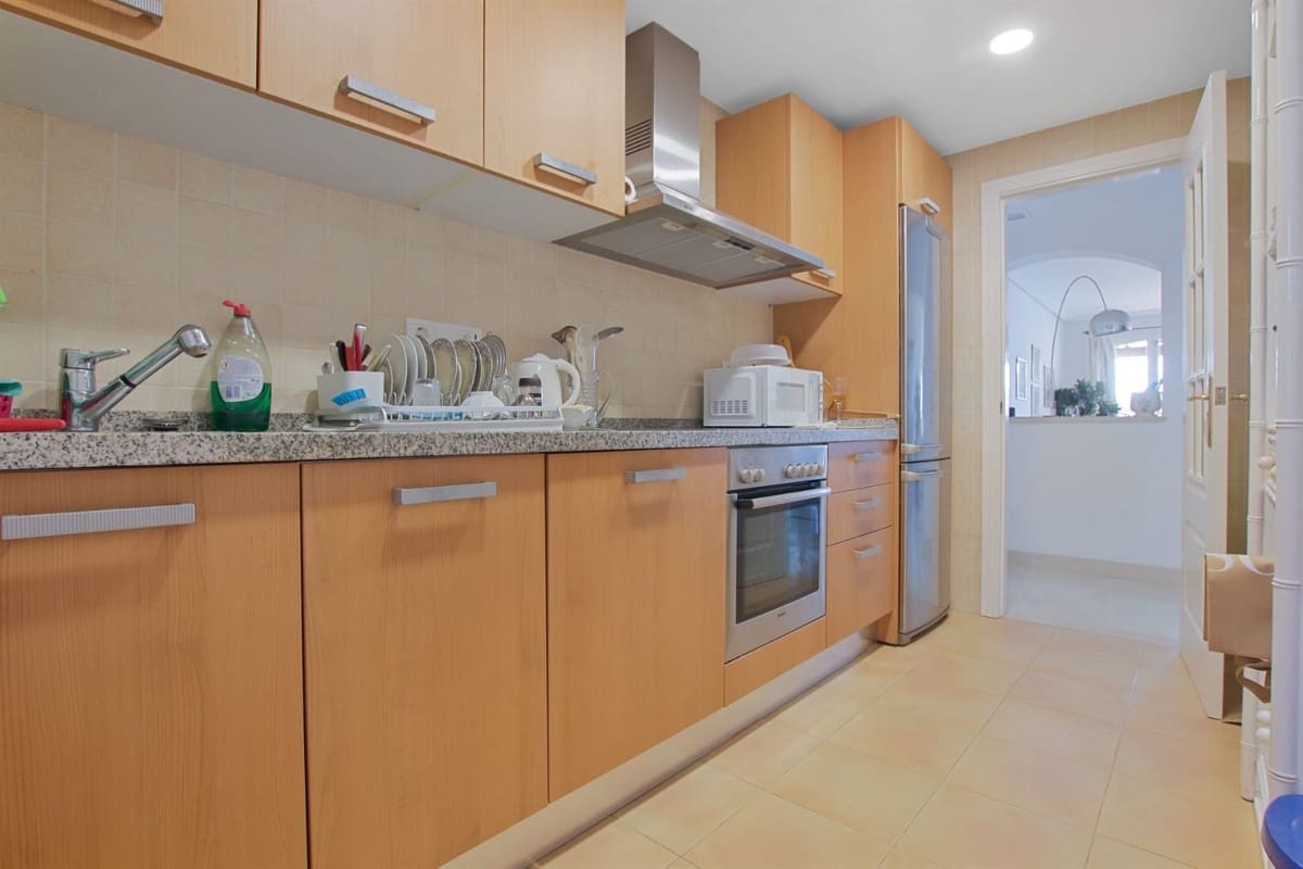 3 sypialnia Apartament na sprzedaż w Los Arqueros z basenem garażem - 440 000 € (Ref: 9972703)