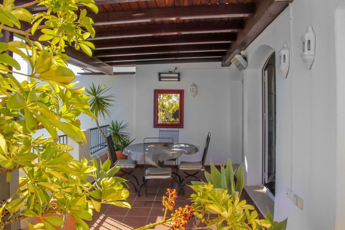 3 sypialnia Apartament na sprzedaż w Los Arqueros z basenem garażem - 440 000 € (Ref: 9972703)