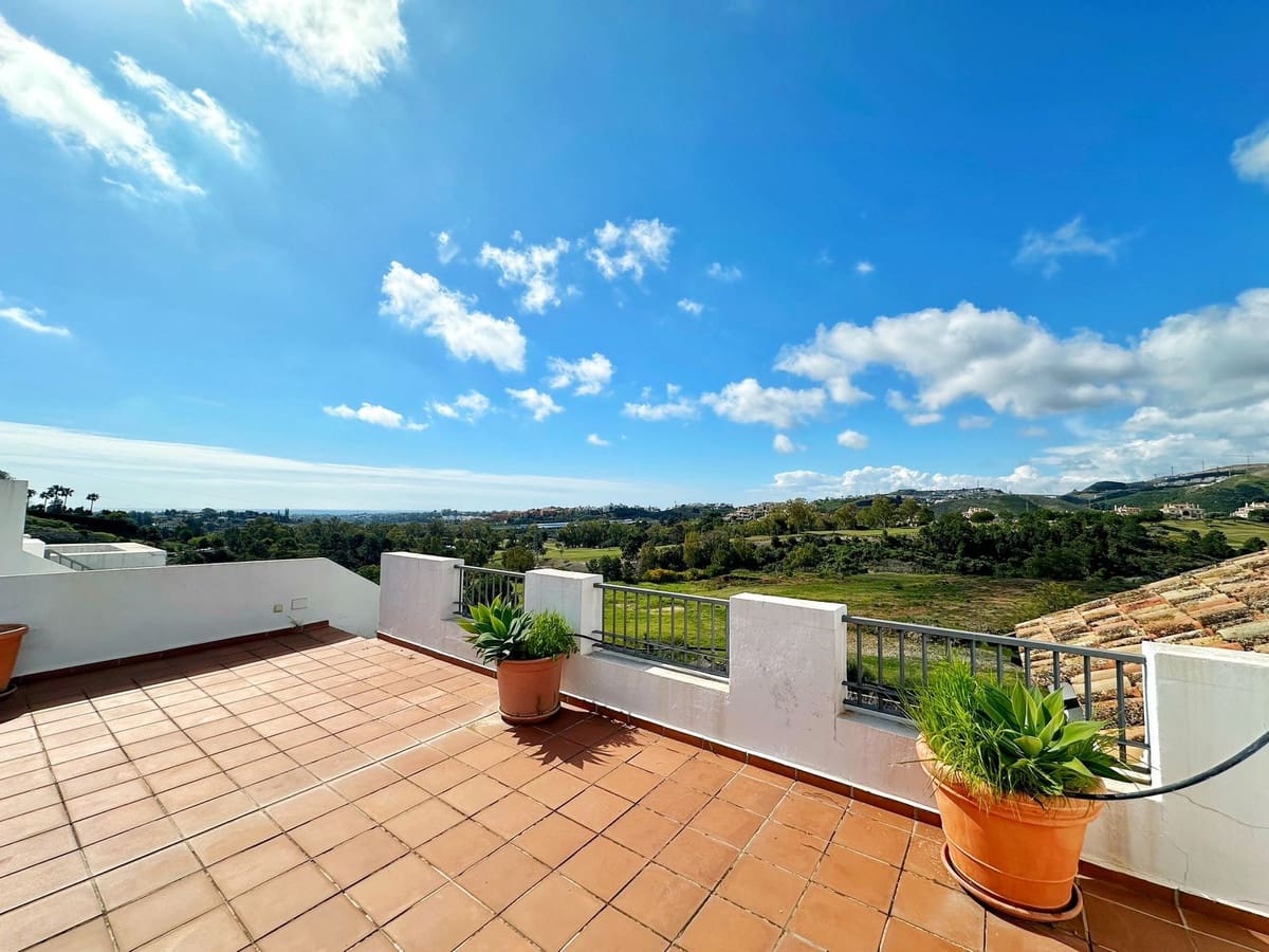 3 sypialnia Apartament na sprzedaż w Los Arqueros z basenem garażem - 440 000 € (Ref: 9972703)
