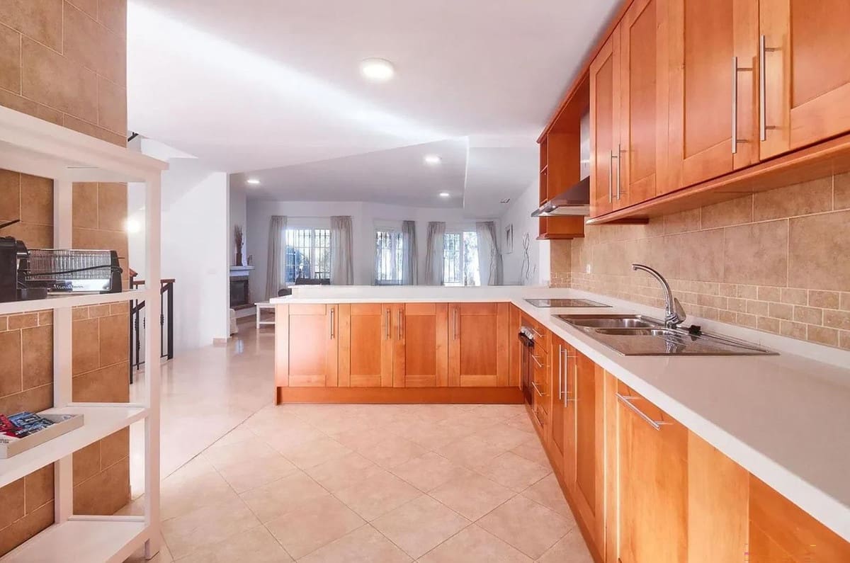 3 slaapkamer Huis te koop in Alhaurin de la Torre met zwembad garage - € 479.990 (Ref: 9972704)