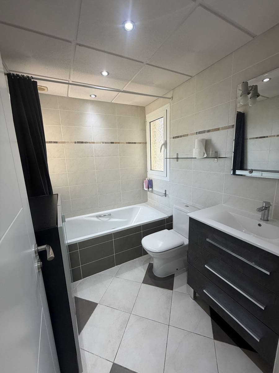 3 bedroom Semi-detached Villa for sale in Calahonda with pool - € 450,000 (Ref: 9972707)