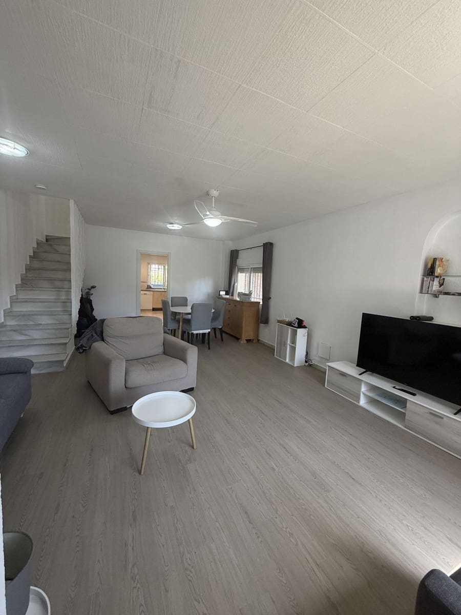 3 bedroom Semi-detached Villa for sale in Calahonda with pool - € 450,000 (Ref: 9972707)