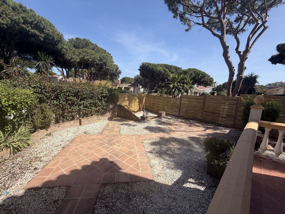 3 bedroom Semi-detached Villa for sale in Calahonda with pool - € 450,000 (Ref: 9972707)