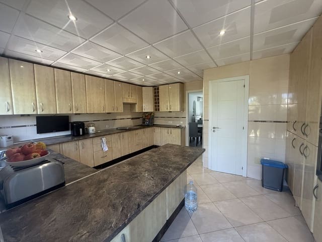 3 soveværelse Semi-Rækkehus til salg i Calahonda, Mijas med swimmingpool - € 450.000 (Ref: 9972707)