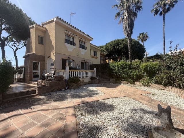 3 soveværelse Semi-Rækkehus til salg i Calahonda, Mijas med swimmingpool - € 450.000 (Ref: 9972707)