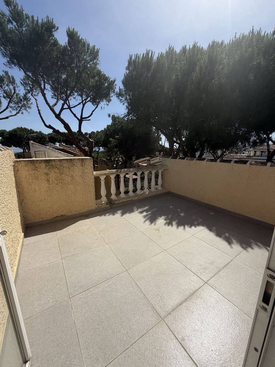 3 bedroom Semi-detached Villa for sale in Calahonda with pool - € 450,000 (Ref: 9972707)