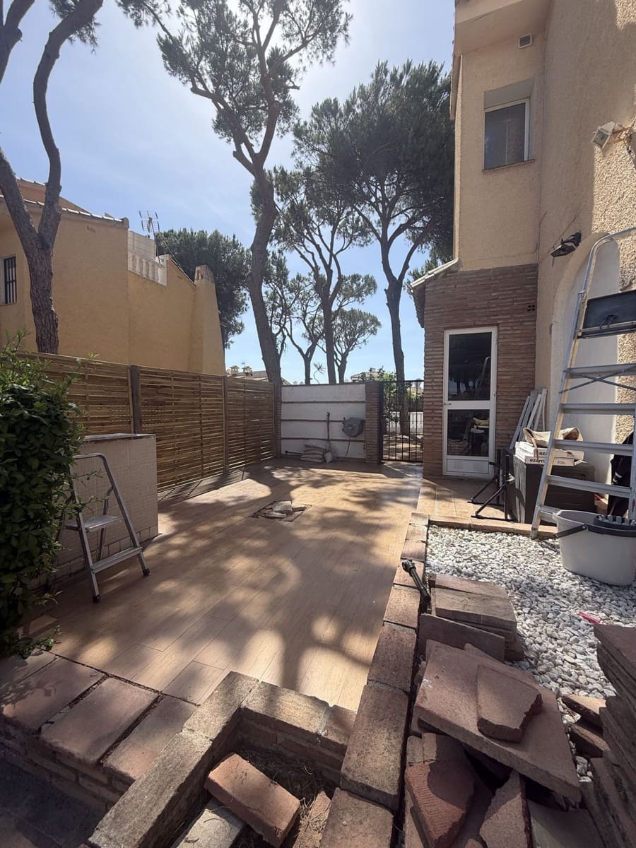 3 bedroom Semi-detached Villa for sale in Calahonda with pool - € 450,000 (Ref: 9972707)