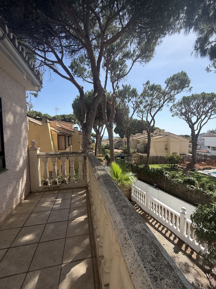 3 bedroom Semi-detached Villa for sale in Calahonda with pool - € 450,000 (Ref: 9972707)