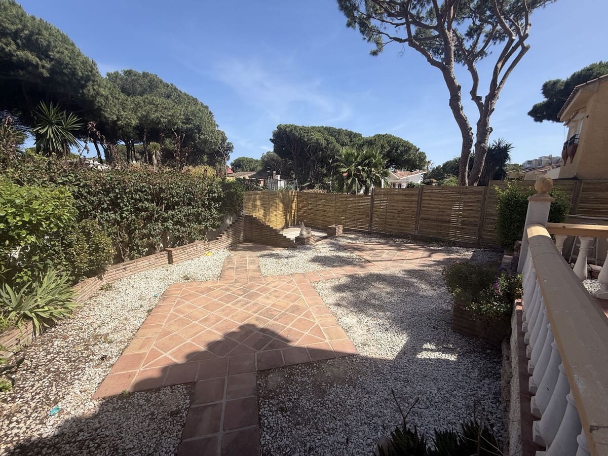 3 bedroom Semi-detached Villa for sale in Calahonda with pool - € 450,000 (Ref: 9972707)