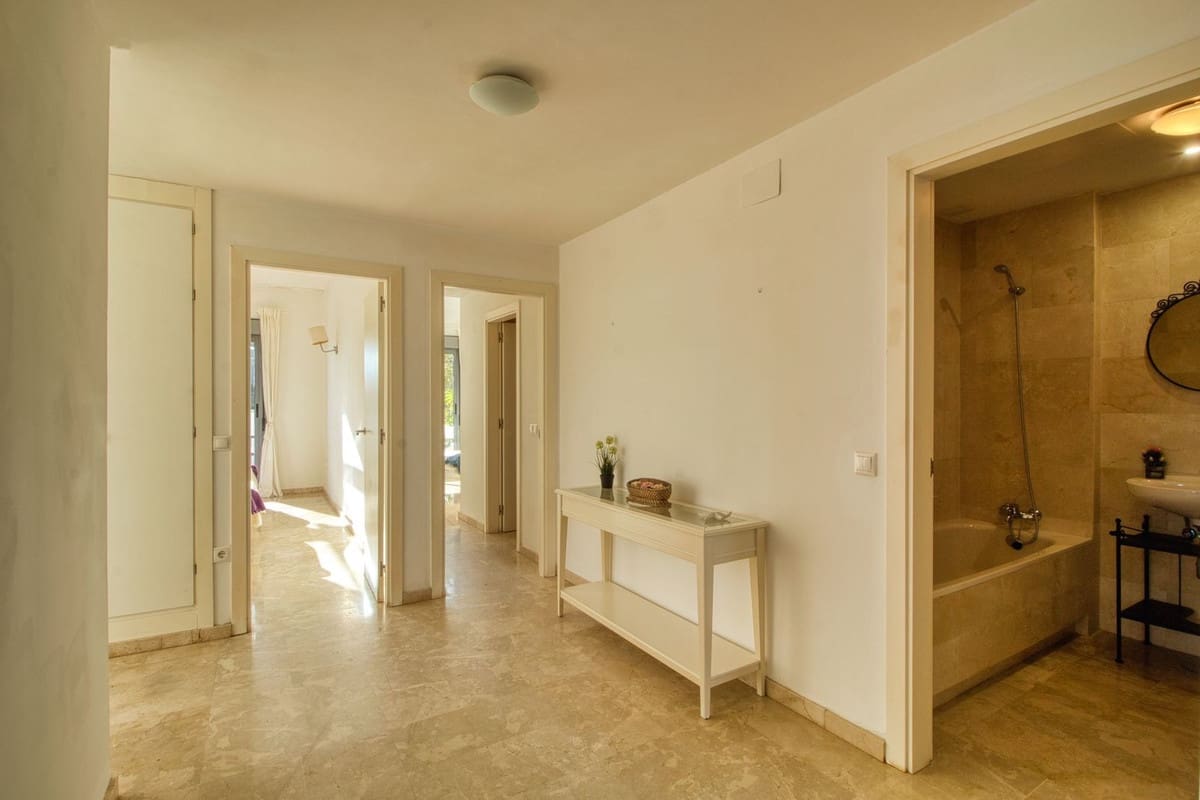 3 bedroom Apartment for sale in Manilva with pool - € 450,000 (Ref: 9972710)