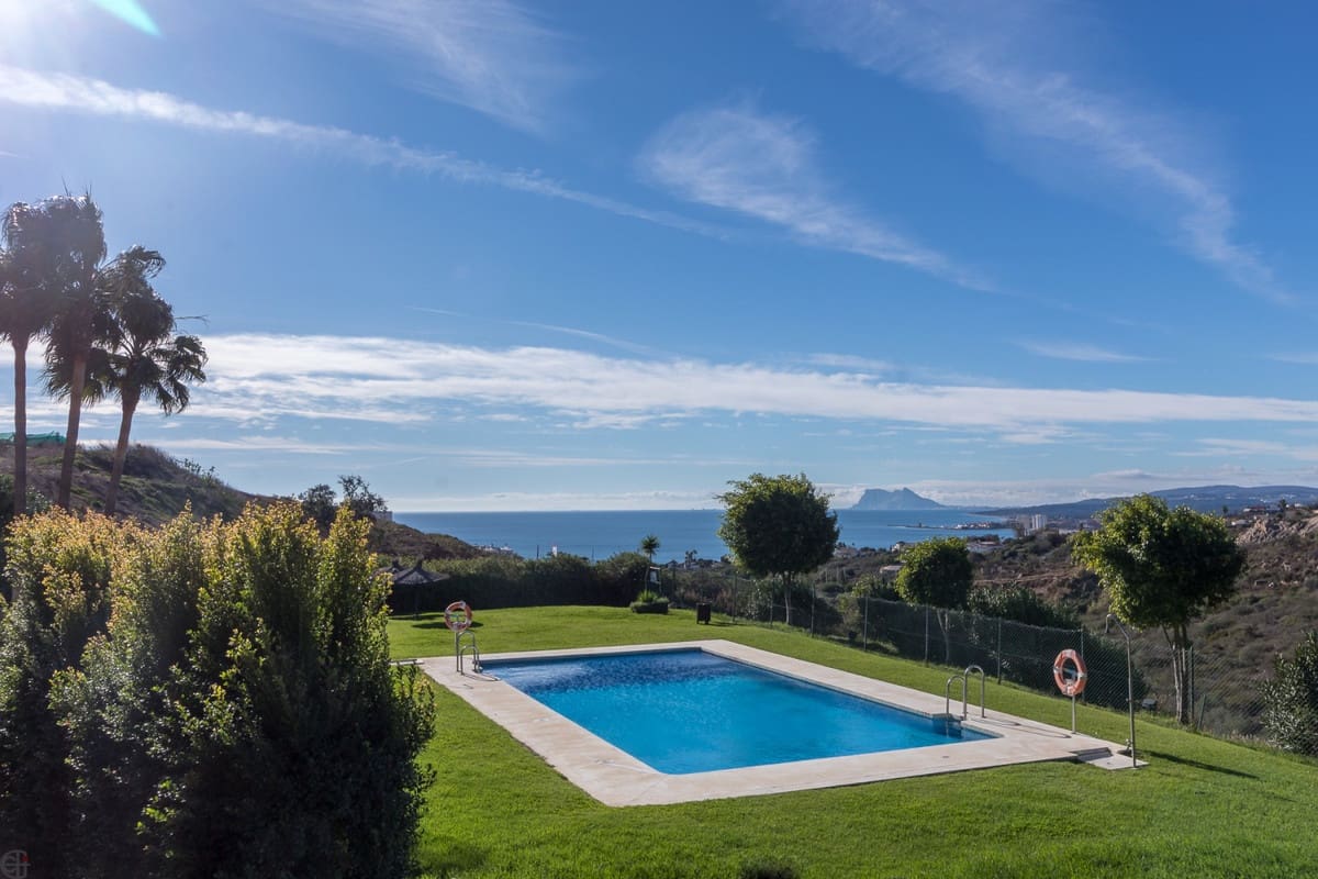 3 bedroom Apartment for sale in Manilva with pool - € 450,000 (Ref: 9972710)