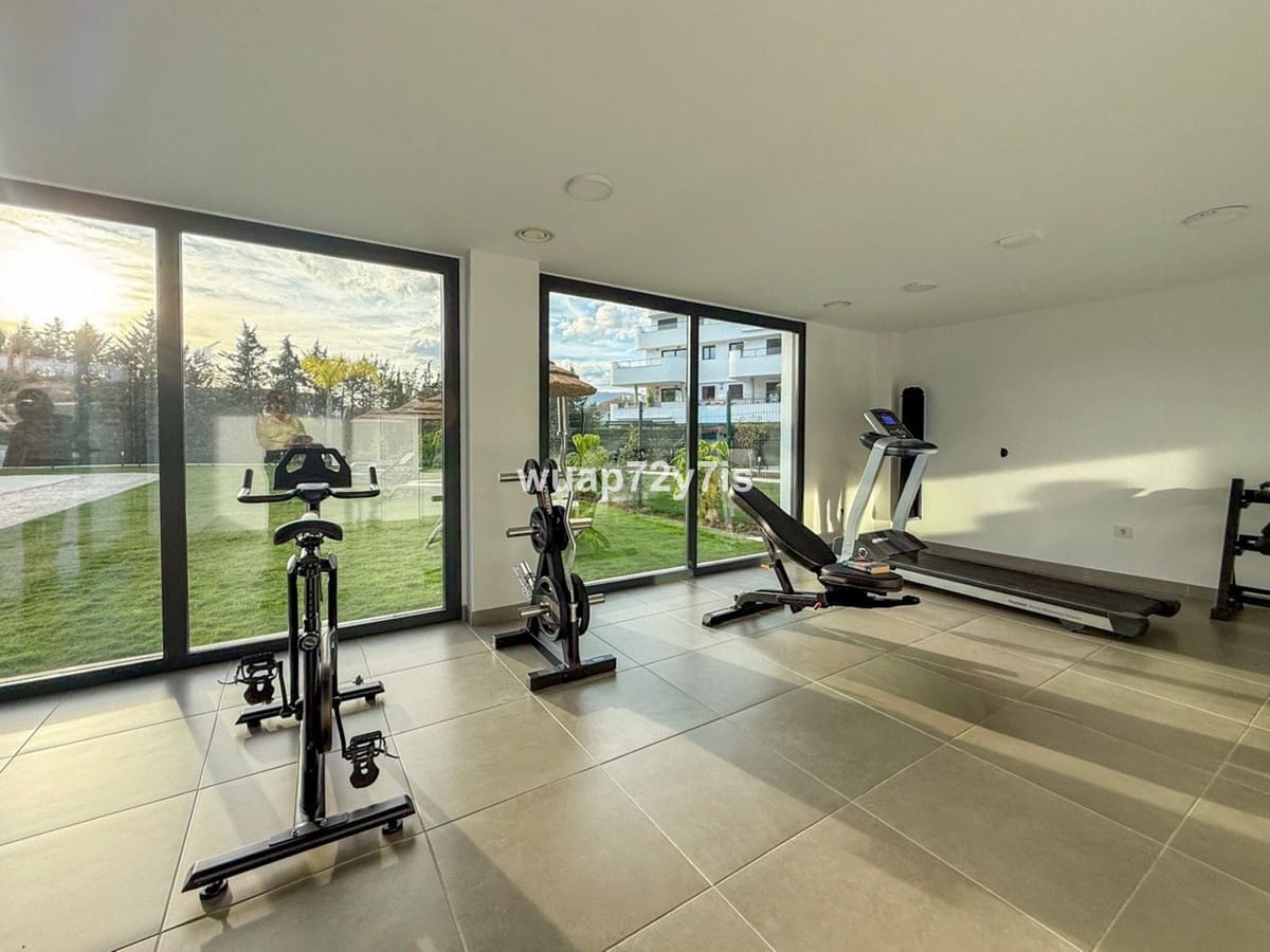 2 soveværelse Lejlighed til salg i New Golden Mile med swimmingpool - € 450.000 (Ref: 9972712)