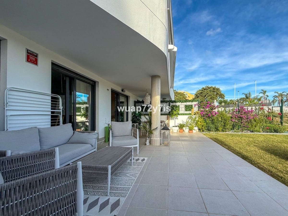 2 soveværelse Lejlighed til salg i New Golden Mile med swimmingpool - € 450.000 (Ref: 9972712)