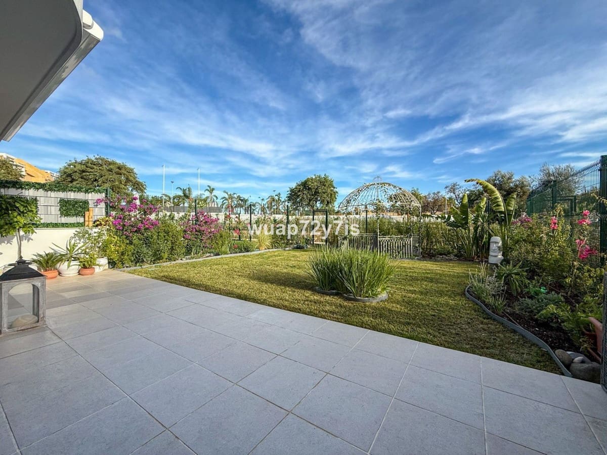 2 soveværelse Lejlighed til salg i New Golden Mile med swimmingpool - € 450.000 (Ref: 9972712)