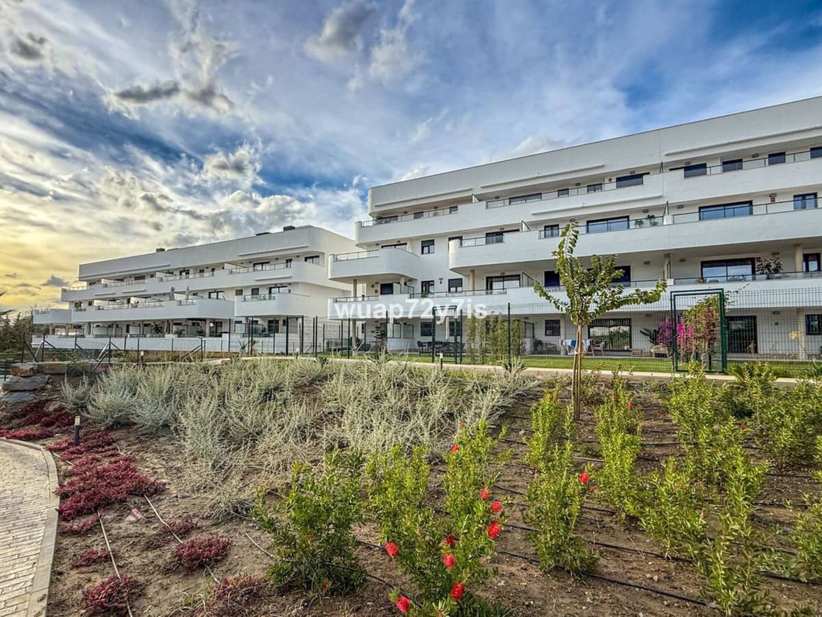 2 soveværelse Lejlighed til salg i New Golden Mile med swimmingpool - € 450.000 (Ref: 9972712)