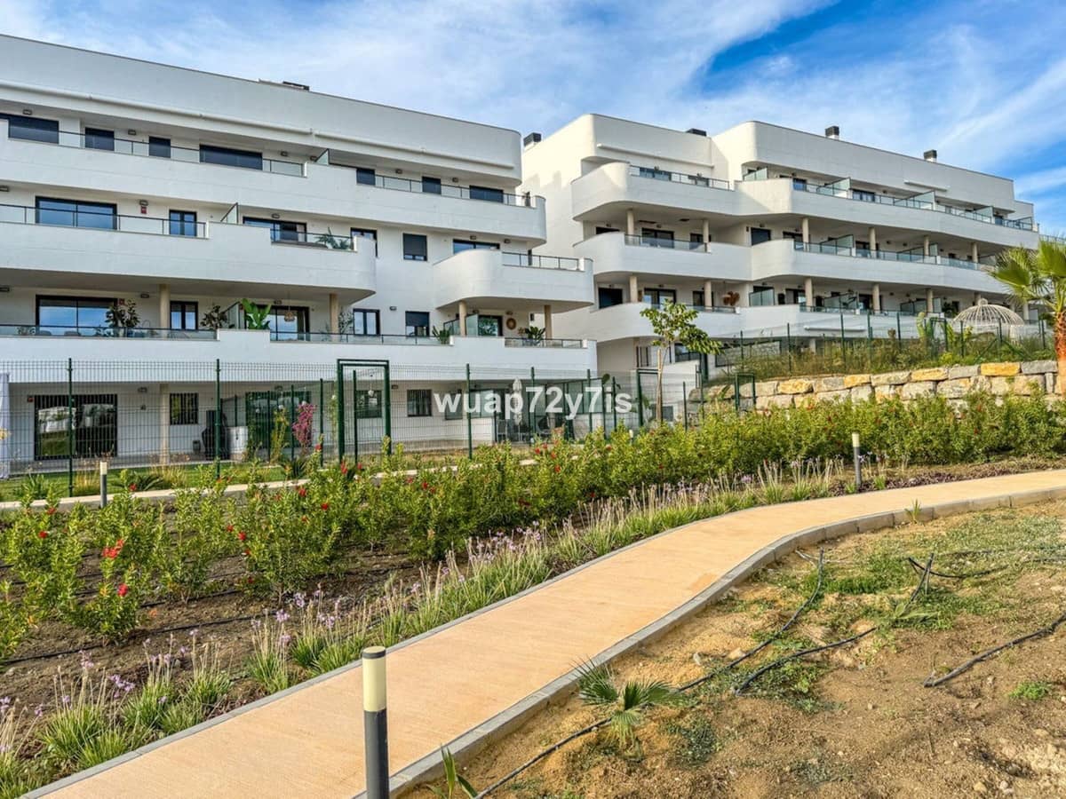 2 soveværelse Lejlighed til salg i New Golden Mile med swimmingpool - € 450.000 (Ref: 9972712)
