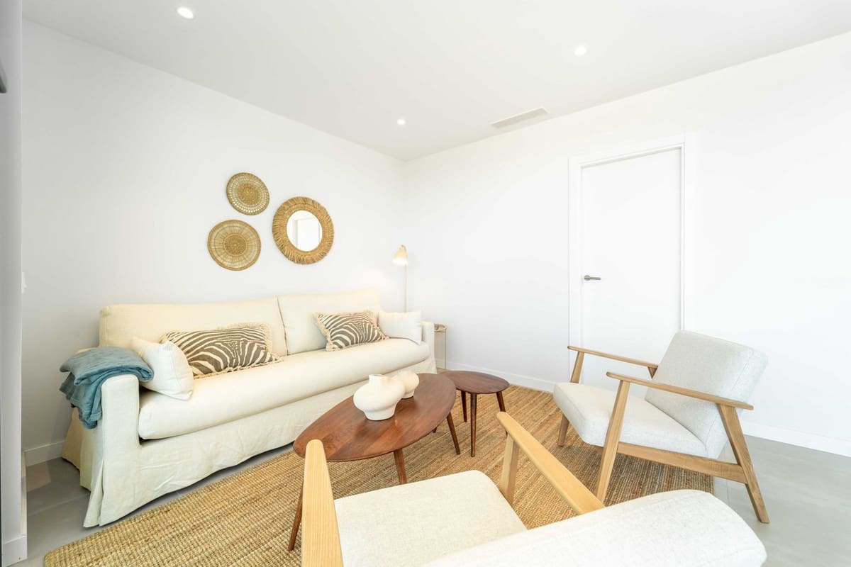 2 bedroom Apartment for sale in Fuengirola with pool - € 439,000 (Ref: 9972713)