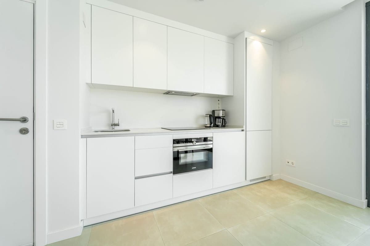 2 bedroom Apartment for sale in Fuengirola with pool - € 439,000 (Ref: 9972713)