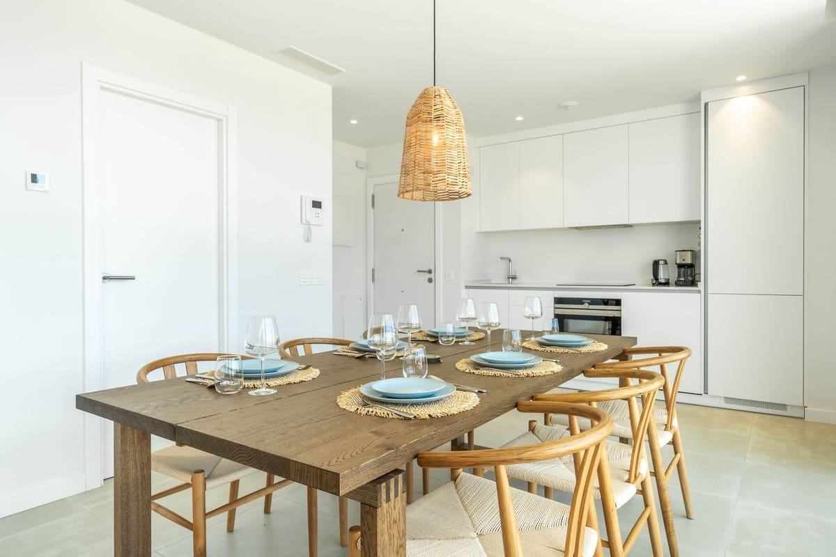 2 bedroom Apartment for sale in Fuengirola with pool - € 439,000 (Ref: 9972713)