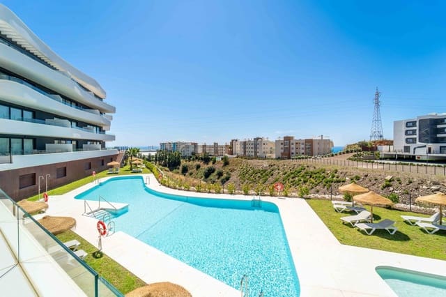 2 bedroom Apartment for sale in Fuengirola with pool - € 439,000 (Ref: 9972713)