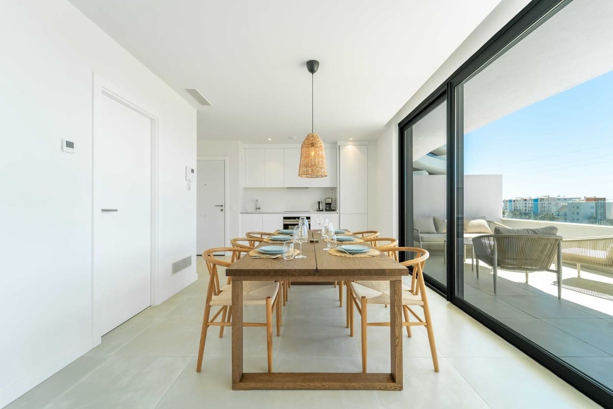 2 bedroom Apartment for sale in Fuengirola with pool - € 439,000 (Ref: 9972713)