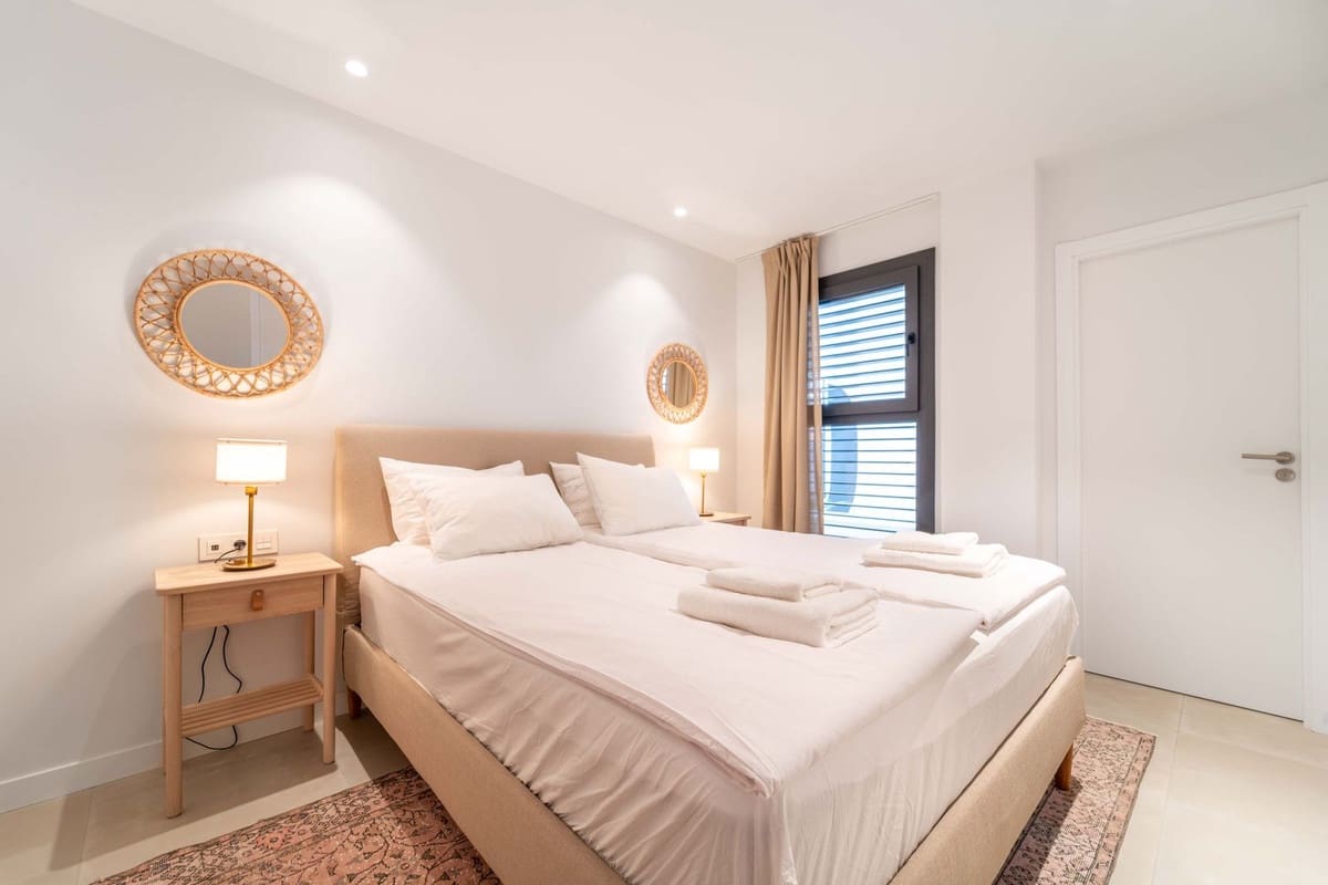 2 bedroom Apartment for sale in Fuengirola with pool - € 439,000 (Ref: 9972713)