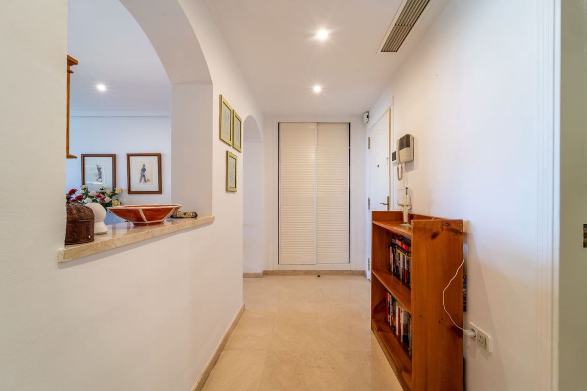 3 soverom Leilighet til salgs i Los Arqueros med svømmebasseng garasje - € 475 000 (Ref: 9972715)