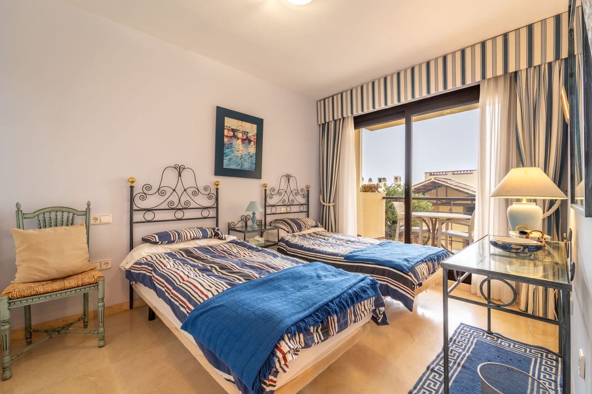 3 soverom Leilighet til salgs i Los Arqueros med svømmebasseng garasje - € 475 000 (Ref: 9972715)