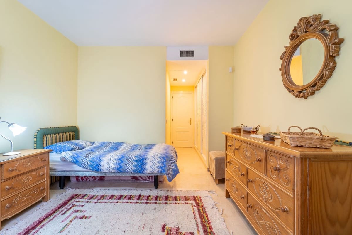 3 soverom Leilighet til salgs i Los Arqueros med svømmebasseng garasje - € 475 000 (Ref: 9972715)