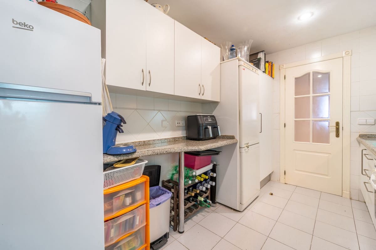 3 soverom Leilighet til salgs i Los Arqueros med svømmebasseng garasje - € 475 000 (Ref: 9972715)