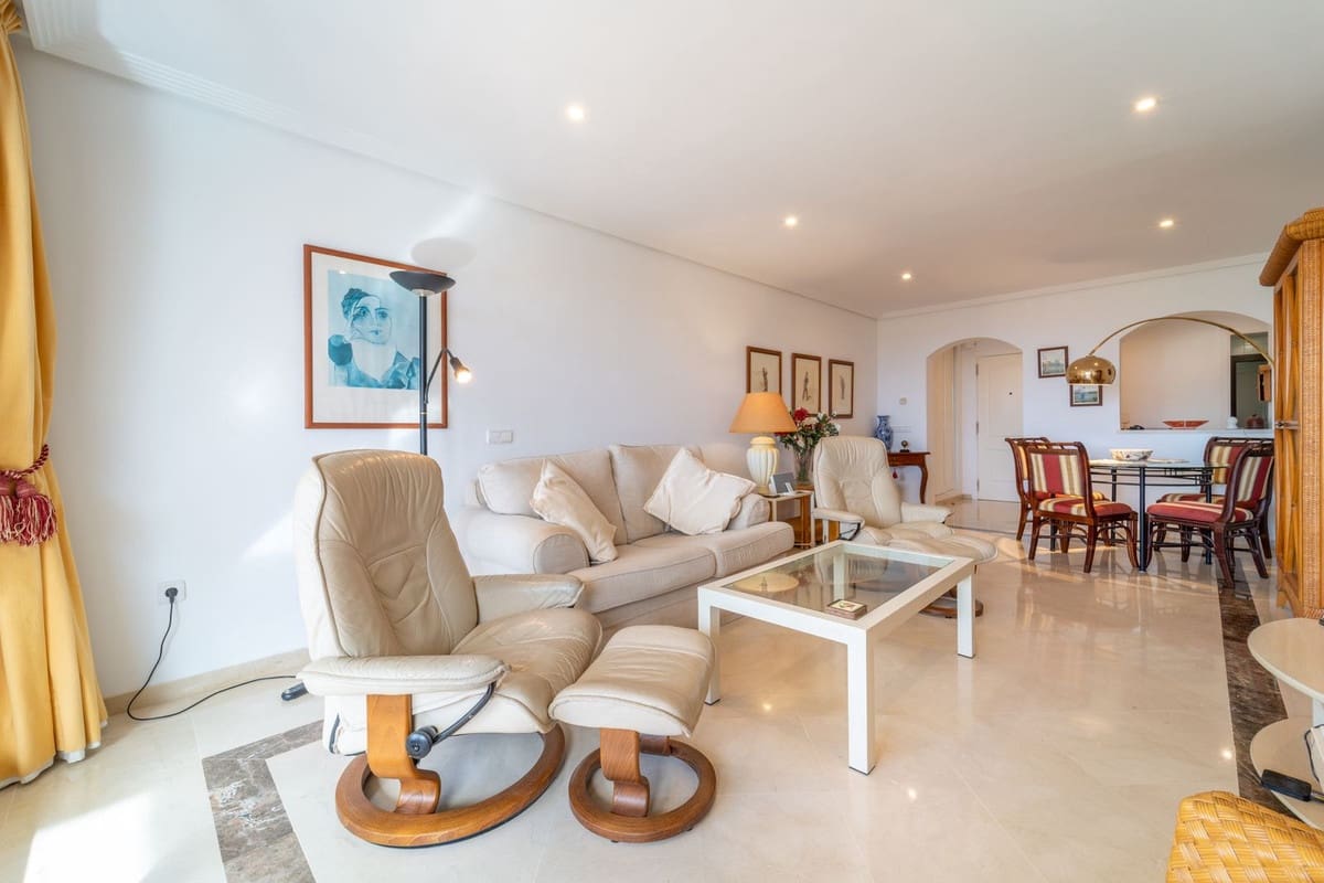 3 soverom Leilighet til salgs i Los Arqueros med svømmebasseng garasje - € 475 000 (Ref: 9972715)