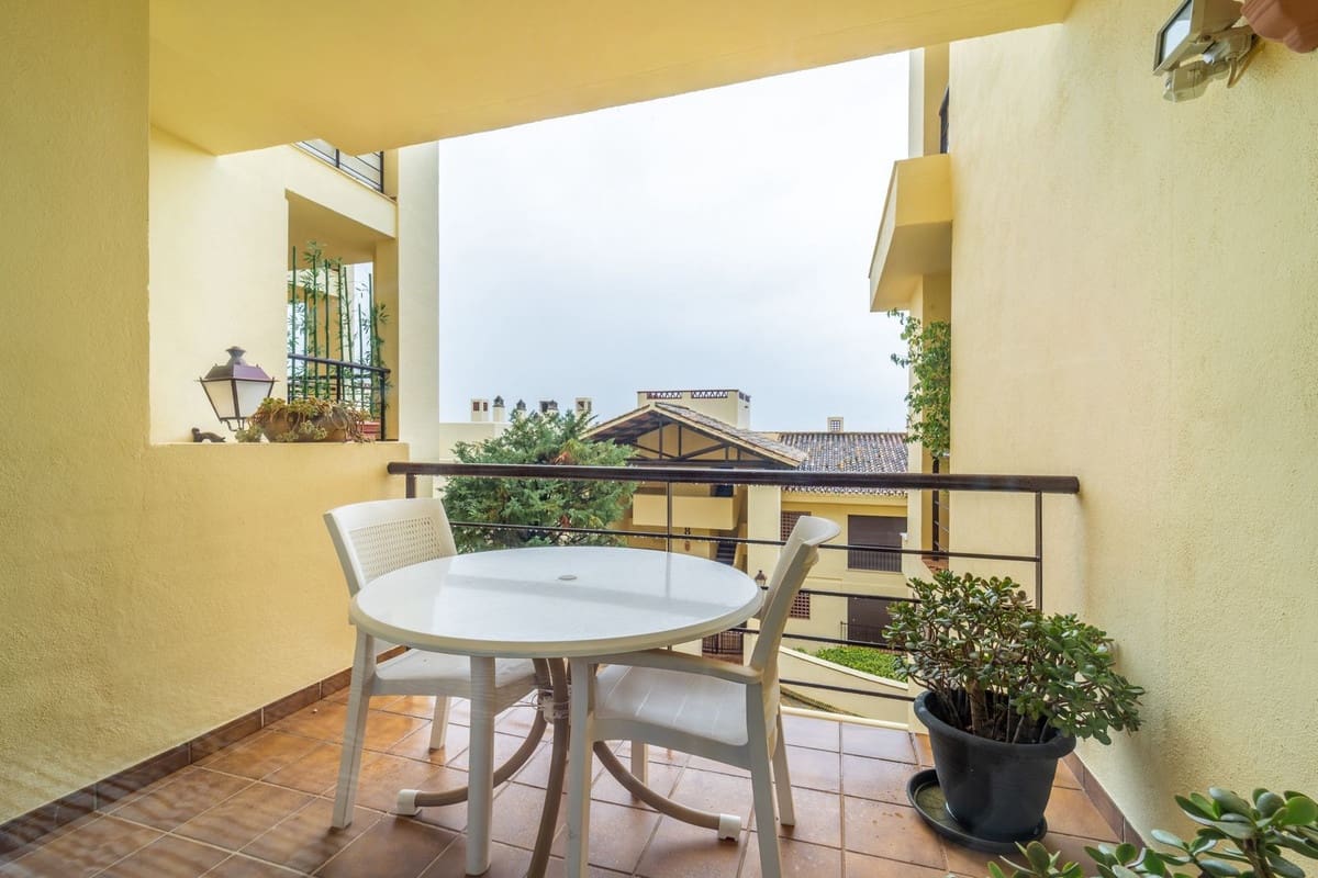 3 soverom Leilighet til salgs i Los Arqueros med svømmebasseng garasje - € 475 000 (Ref: 9972715)