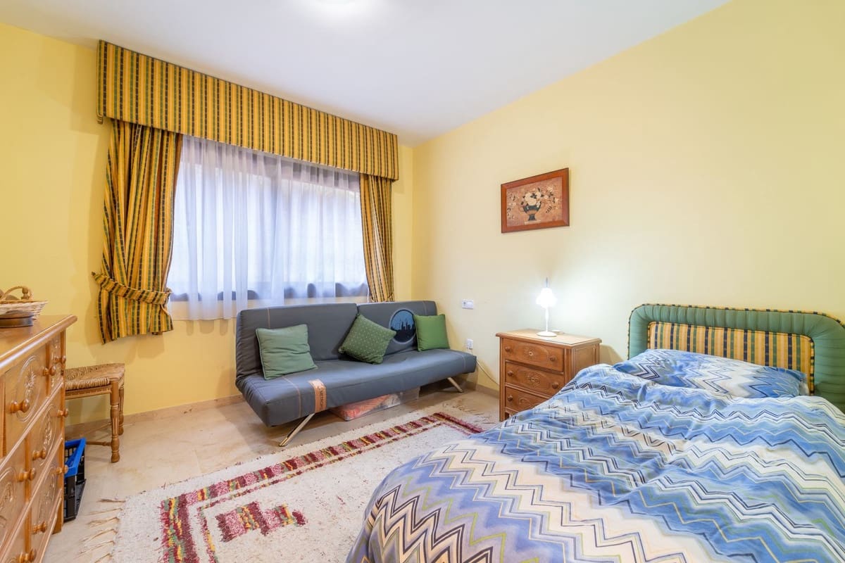 3 soverom Leilighet til salgs i Los Arqueros med svømmebasseng garasje - € 475 000 (Ref: 9972715)