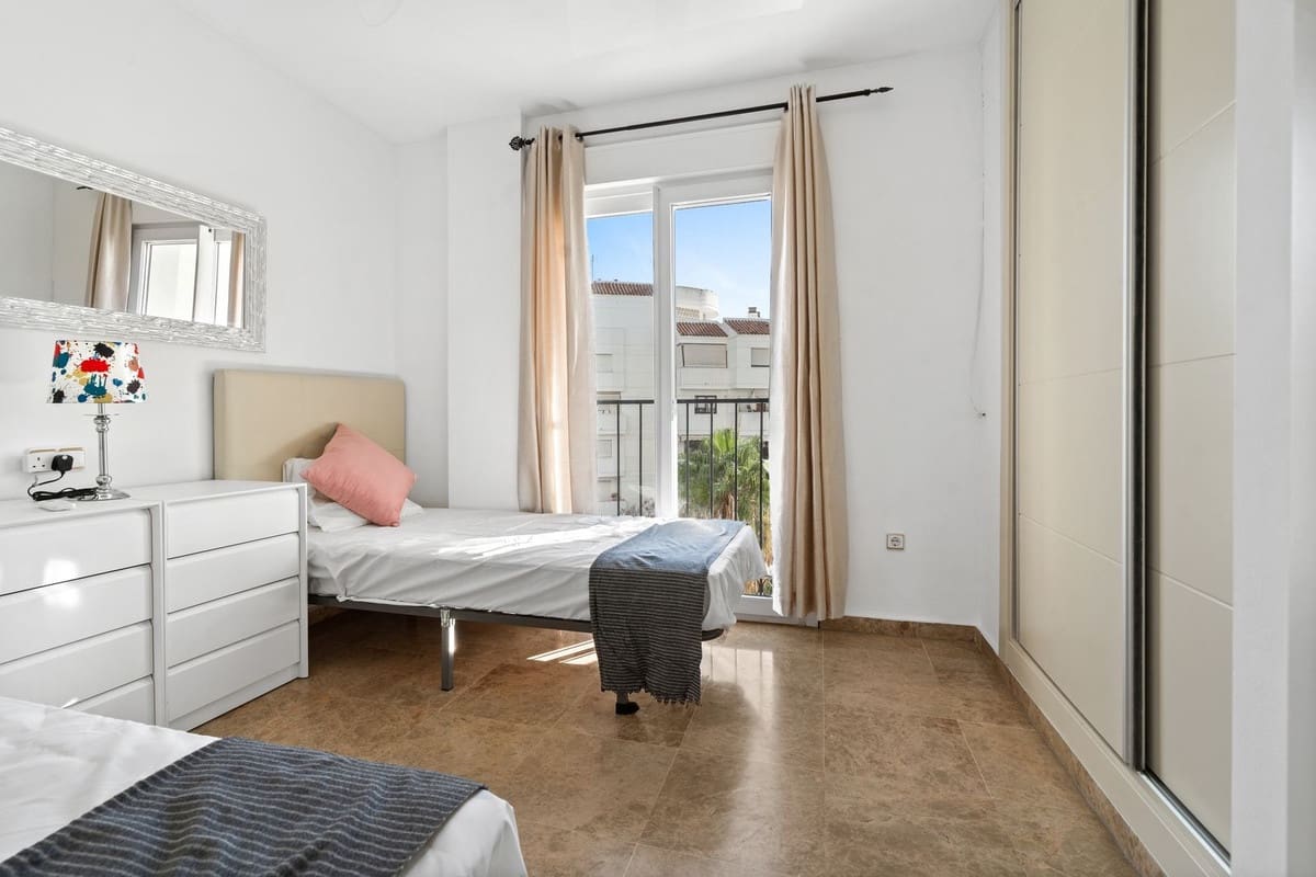3 soverom Leilighet til salgs i Estepona med svømmebasseng garasje - € 460 000 (Ref: 9972716)