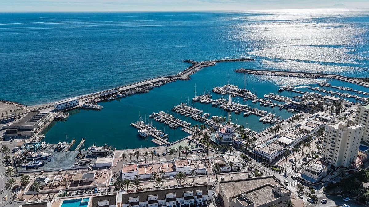 3 soverom Leilighet til salgs i Estepona med svømmebasseng garasje - € 460 000 (Ref: 9972716)