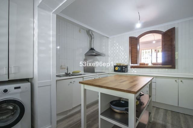 Pareado de 5 habitaciones en New Golden Mile, Estepona en venta con piscina - 475.000 € (Ref: 9972724)