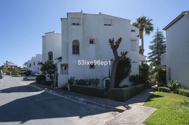 Pareado de 5 habitaciones en New Golden Mile, Estepona en venta con piscina - 475.000 € (Ref: 9972724)