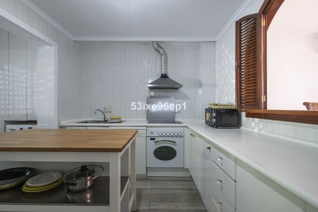 Pareado de 5 habitaciones en New Golden Mile, Estepona en venta con piscina - 475.000 € (Ref: 9972724)