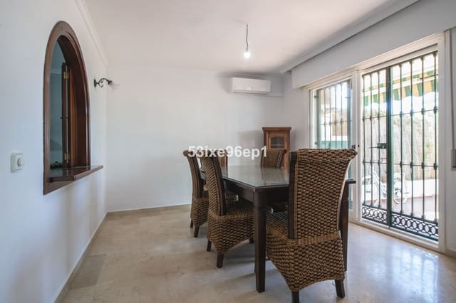 Pareado de 5 habitaciones en New Golden Mile, Estepona en venta con piscina - 475.000 € (Ref: 9972724)
