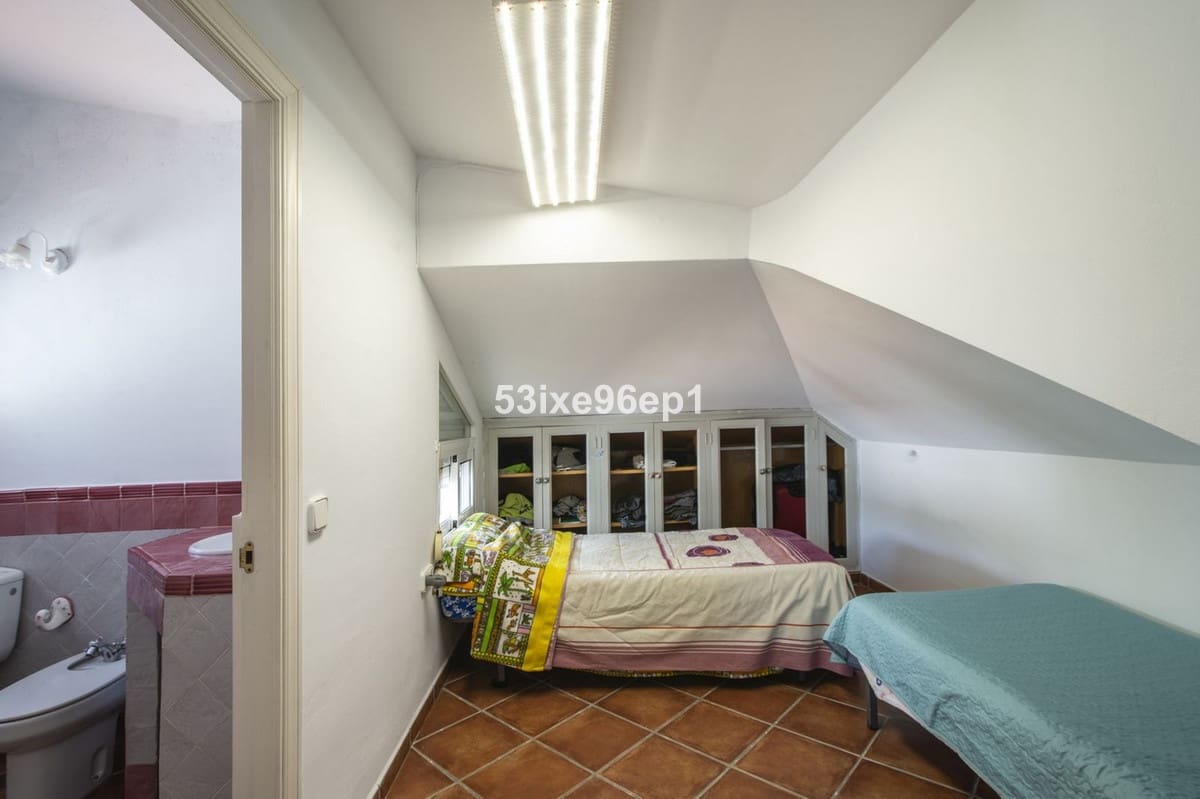 5 bedroom Semi-detached Villa for sale in El Padron with pool - € 475,000 (Ref: 9972724)