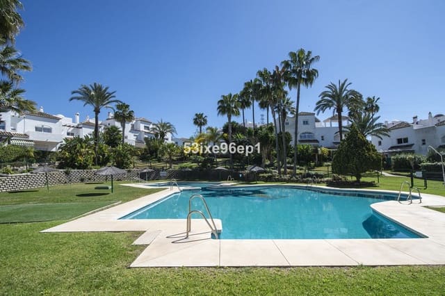 Pareado de 5 habitaciones en New Golden Mile, Estepona en venta con piscina - 475.000 € (Ref: 9972724)