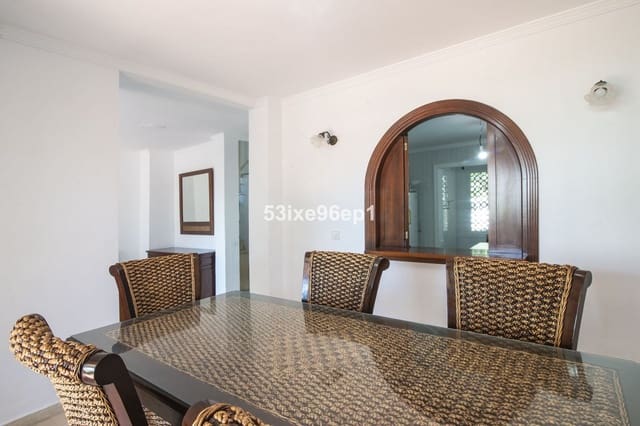 Pareado de 5 habitaciones en New Golden Mile, Estepona en venta con piscina - 475.000 € (Ref: 9972724)