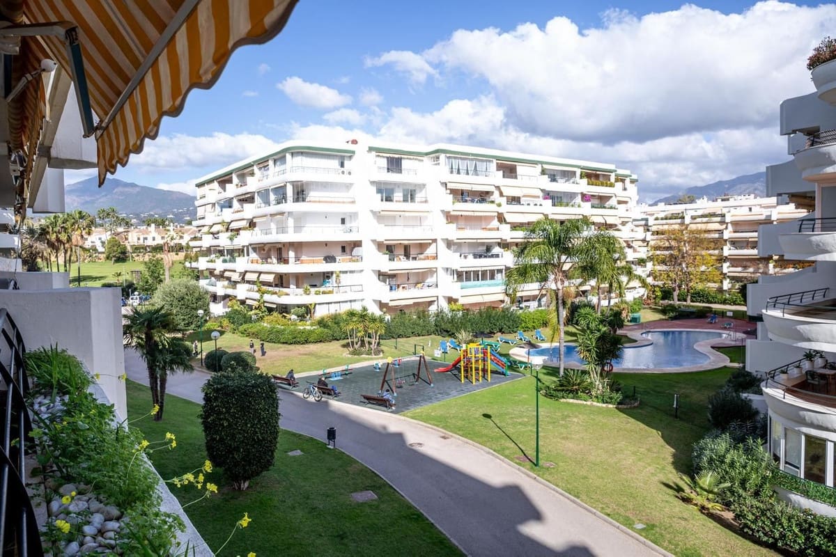 Apartamento de 2 habitaciones en Guadalmina en venta con piscina - 450.000 € (Ref: 9972725)