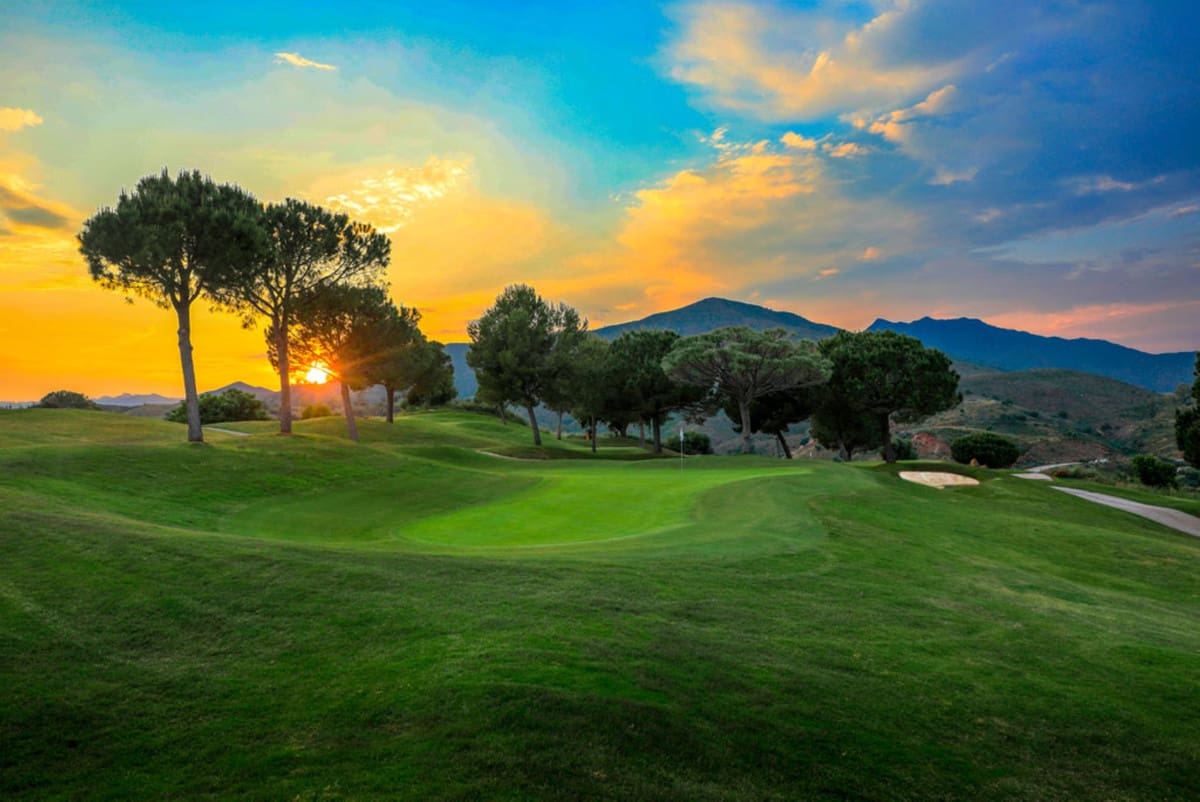 2 soveværelse Lejlighed til salg i La Cala Golf med swimmingpool - € 485.000 (Ref: 9972733)