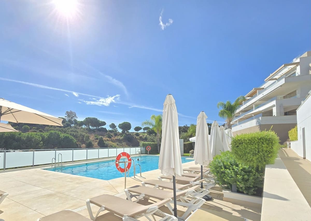 2 soveværelse Lejlighed til salg i La Cala Golf med swimmingpool - € 485.000 (Ref: 9972733)