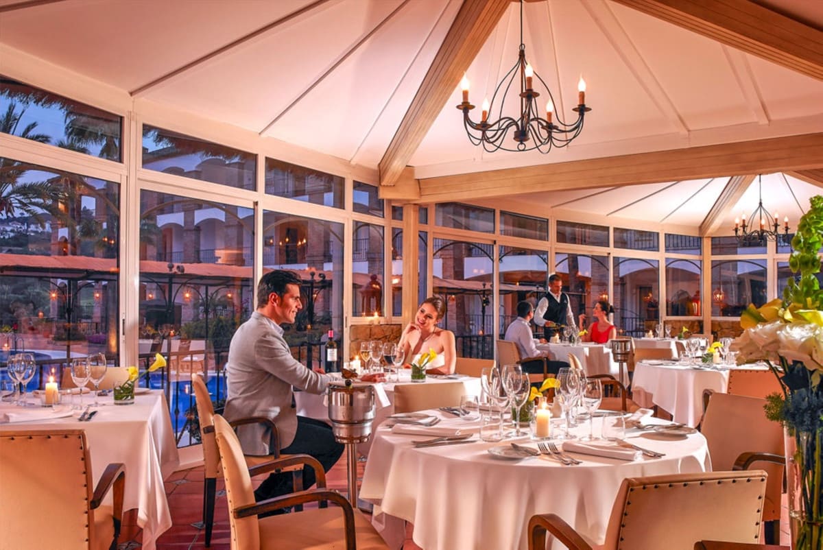 2 soveværelse Lejlighed til salg i La Cala Golf med swimmingpool - € 485.000 (Ref: 9972733)